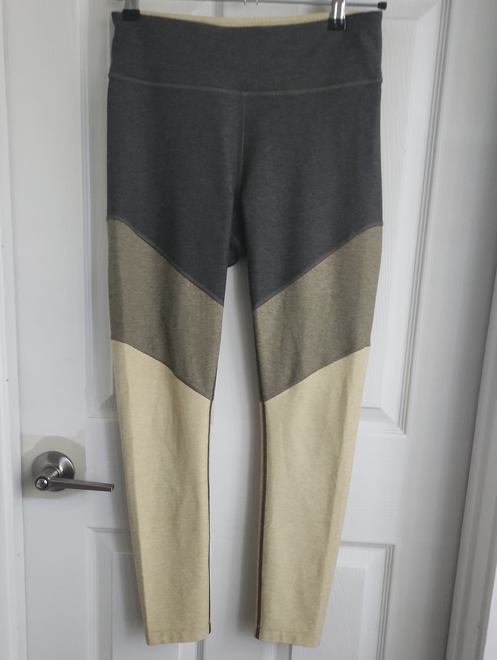 Outdoor Voices Charcoal, Olive, Cream Colorblock Leggings - M